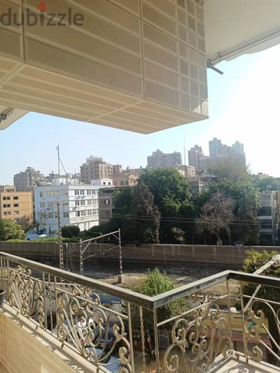 شقة موقع مميز غير متكرر فيو مفتوح سكنى و استثمار روعة