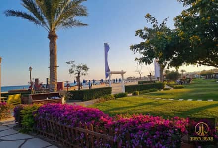 شاليه لقطه لسرعة التنفيذ فيو علي البحروالبسين للبيع في بلو بلو العين السخنه Blue Blue Ain el sokhna بالقرب من تلال السخنه متاح في القريه جميع الخدمات.
