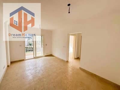 شقة تحفة بفيو جاردن اول سكن بجوار الخدمات فى b12 مدينتى غير مجروحة
