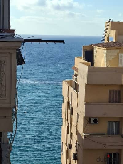 شقه للايجار على البحر في الاسكندريه