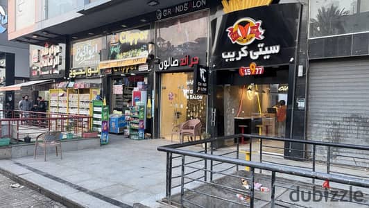 محل تجاري للبيع متاجر في الشهر ب 50 الف في قلب التجمع الخامس مربع المحلاوي