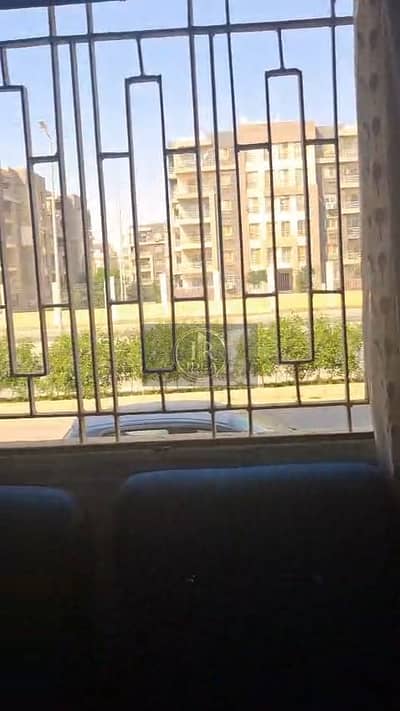 شقه للايجار دور ارضي ع الشارع الرئيسي بحرى صريح على جنه مباشره
