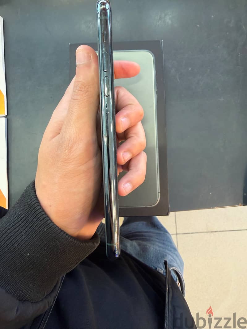 Apple - iPhone 11 Pro Max 2