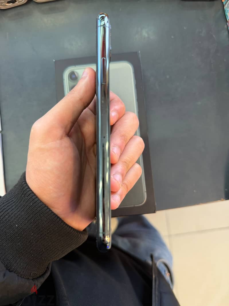 Apple - iPhone 11 Pro Max 3