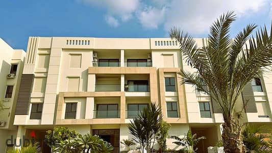 شقة للبيع تشطيب ألترا سوبر لوكس بالتكيفات بكومبوند الجار بريتش بمدينة الشروق على طريق السويس مباشرة دقائق لمطار القاهرة