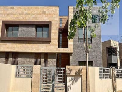 تاون هاوس متشطبه بالكامل اوبن فيو في كمبوند تاج سيتي - taj city orgami golf بقسط حتي 12 سنين بلوكيشن قوي دقايق لمطار القاهرة  وامام فندق كمبنسكي