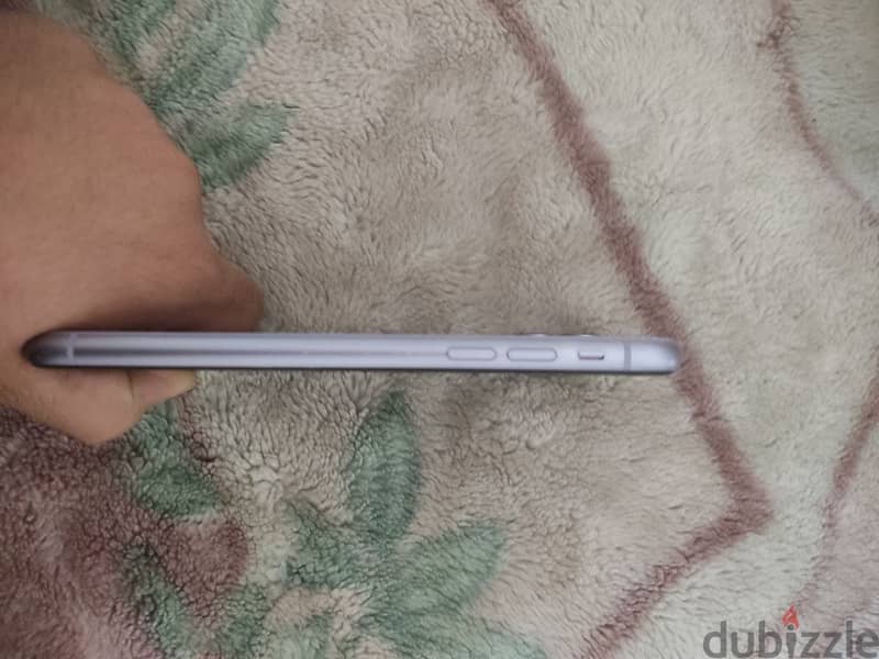 iPhone 11 4