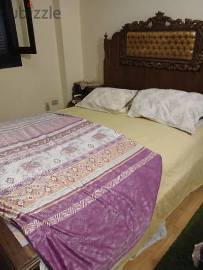 full bedroom (large bed with large closet and storage unit with drawer