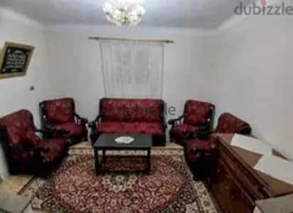صالون حالته كويسه وخشبه زان تحفه.