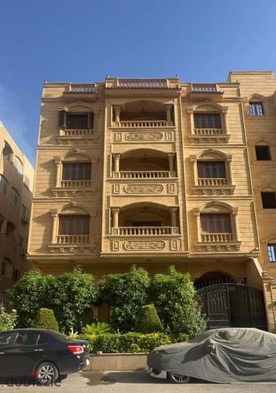 عماره كامله 300م متشطبه داخلي وخارجي  قريبه من محور جمال عبد الناصر و محورالجزيره