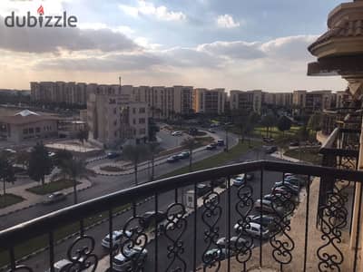 شقة للبيع 131م بالدور الخامس، في عمارة مميزة بها 2 أسانسير، تتمتع بـ فيو مفتوح وغير مجروحة.