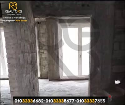 Middle townhouse for sale, 287 sq m, Pyramid Hills compound, prime location