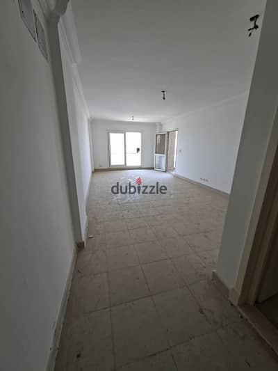 For rent in Madinaty, B10, an apartment of 140 square meters
