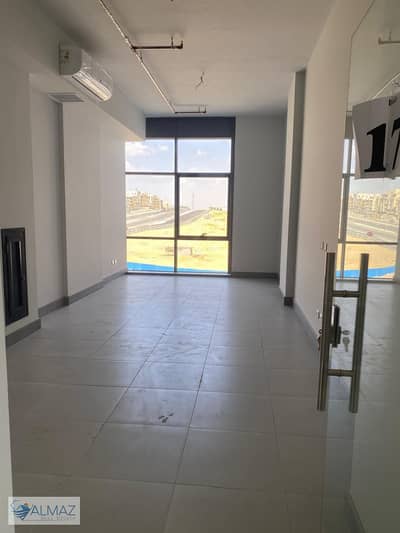 Empty 47 sqm office for rent with air conditioning in a mall in New Cairo's Fifth Settlement, located directly on South 90th Street. Empty 47 sqm office for rent with air conditioning in a mall in New Cairo's Fifth Settlement, located directly on South 90th Street.