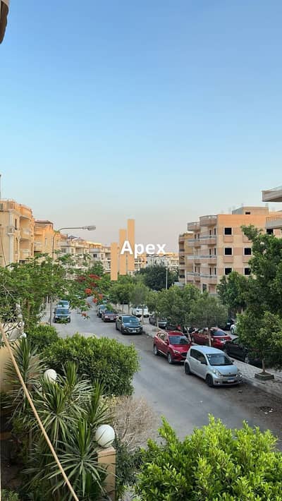 Apartment for sale on an 800 sqm plot — an opportunity not to be missed, whether for living or investment. It offers peace and quiet, and is close to