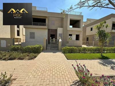 فيلا منفصلة للبيع فى بالم هيلز ذا كراون - فيو مفتوح على البحيرة مقدم 26.800. 000 بحري صريح - 6 غرف مساحة ارض 475م مساحة مباني 318 - اكتوبر - بالم هيلز