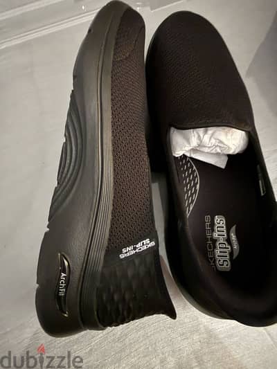 Original sketchers form ksa size 42 unisex - حذاء سكتشرز