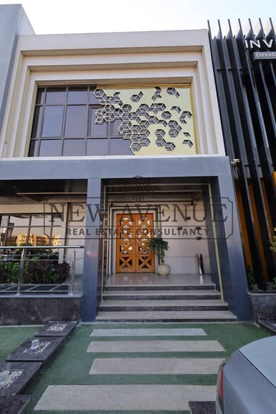 Standalone Admin Villa 350 sqm for Sale at Sheraton with Private Garden & Entrance