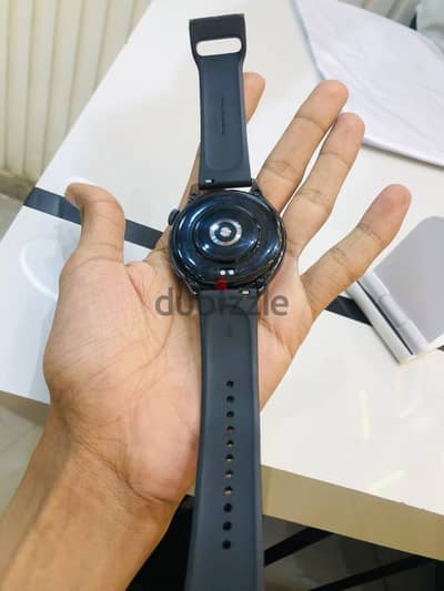 شاومي s4 مقاس الكبير حالة زيرو معاها الشاحن بس ساعة ممتازة