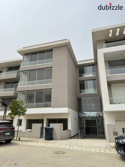 Received the last 3-bedroom apartment with a view of the lagoon in Joulz – opposite Mountain View and New Giza