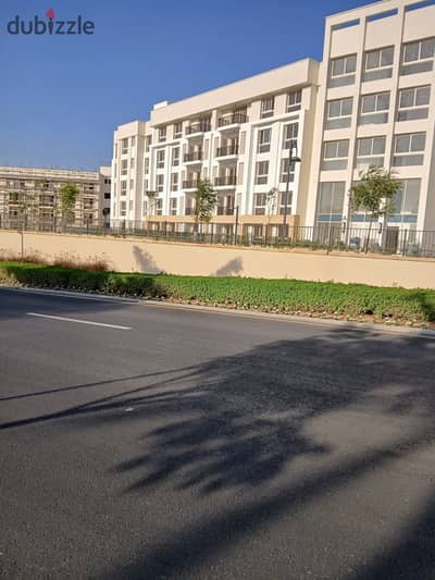 شقة استلام فوري بموقع مميز للبيع في أب تاون كايرو إعمار متشطبة بالتكييفات Uptown Cairo Emaar