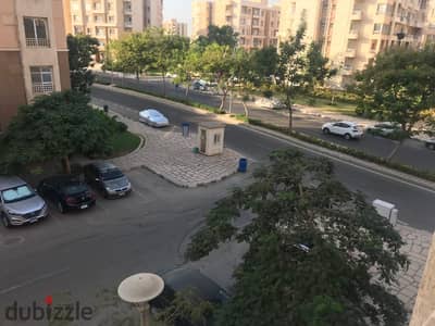 شقة للإيجار 96م بالدور الثاني بالتجمع الخامس مجهزة بالكامل ومكيفة وتكييفات وكباين شاور 2 نوم و2 حمام وتشطيبات خاصة ممتازة وموقع متميز