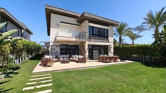 ڤيلا مستقله للبيع استلام فورى فى سوان ليك ريزيدينس Swan Lake Residence مرحله چيزيل لوكيشن مميز على مسطحات خضراء مباشره