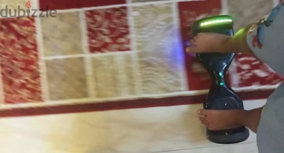 هوفر بورد للبيع مستعمل معه الشاحن والعلبه وجايبه من بره الامارات