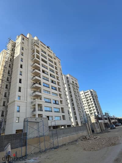 امتلك شقتك في مشروع Waterfront صواري، واستمتع بإطلالة مميزة على البحيرة وتصميم يوفر لك الراحة والخصوصية،