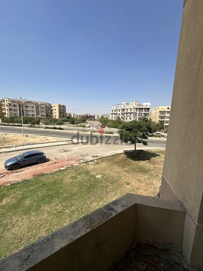 للبيع شقة ف مدينة الشروق 190 متر كاش و تقسيط على سنة