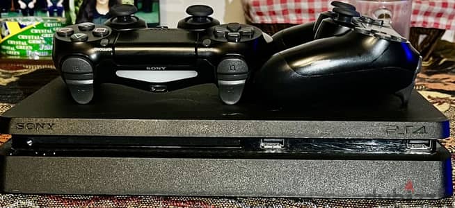 ps4 slim ( 2 orginal controller )