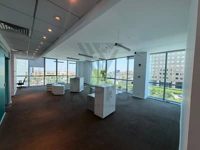 مكتب اداري متشطب بالكامل بالتكببفات علي  التسعين الجنوبي للايجار بمساحة مفتوحة  في مول ساوث جيت Office 164m Finished + AC's Open Space On South 90st
