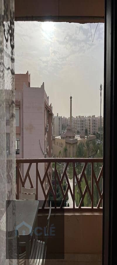 شقة فاخرة مفروشة باجدد الفرش و الاجهزة و مكيفة بالكامل للايجار باقل سعر و باطلالة مميزة في الرحاب ,مساحة 196 م تتكون من 3 غرف نوم و 3 حمام و 3 بلكونات