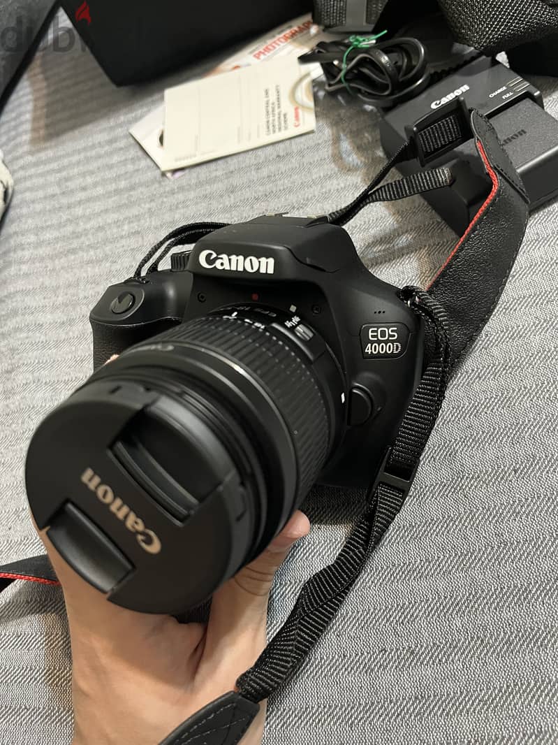 Canon EOS 4000D 1