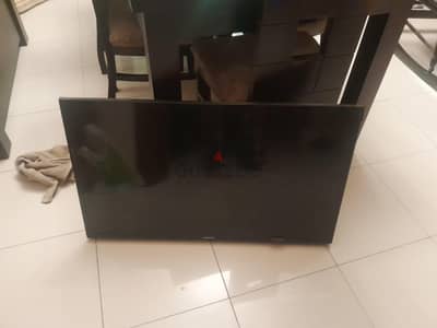 تليفزيون سامسونج ٣٢ HD حالة ممتازة بالريموت٥٨٠٠٥
