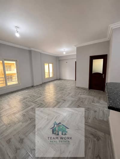 موقع استثنائي واستقلالية تامة. . دوبلكس 320م بحديقة خاصة 230م بين "مول إسبانيا" و"The Gate Mall"! Exceptional location and complete independence. . 320m