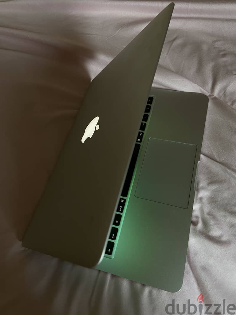 MacBook Pro 13inch - Core i5 Retina Screen 1