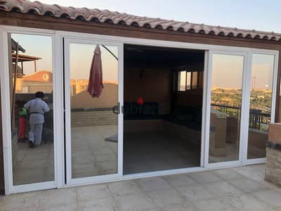 روف مفروش للايجار بحدائق الكونتينتتال بحري فيو حديقة Z  - مكيف بالكامل  - مساحة الروف المغلق ٨٥ م٢  - مساحة الروف المكشوف ١٠٠ م٢  - الجلاس هاوس ٤٠م٢  عبارة عن غرفة واحده ٢ سرير  + ريسبشن + مطبخ مجهز بالكامل + حمام  مطلوب ٢٨,٠٠٠ جنية شهريا شامل الكهرباء ال