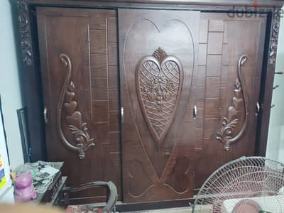 غرفه نوم ممتازه وانتريه وثلاجه كريازى