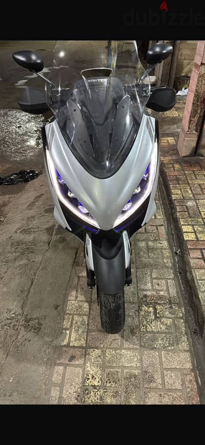 E350 2025