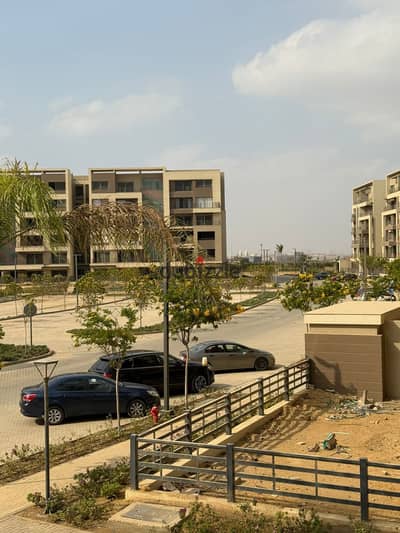 شقة مساحة كبيرة جاهزة للأستلام للبيع بسعر مميز في كابيتال جاردنز المستقبل سيتي - Capital gardens