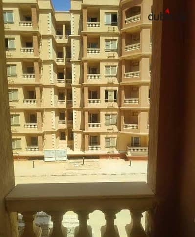 إمتلك وحدتك فورا  شقه 150 متر 3 غرف + 2 حمام + ريسيبشن استلام فوري نصف تشطيب موقع مميز  في كومباوند جرين هاوس الاندلس 10 دقائق من هايد بارك و دار مصر