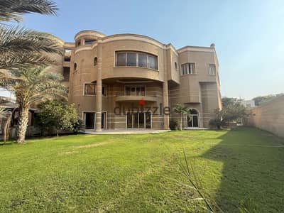 Villa finished for sale in Golf West Compound, Fifth Settlement, corner with swimming pool, 1310 meters of land