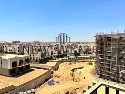 شقة بحري نصف تشطيب جاهزة للسكن بإطلالة مفتوحة على  الاند سكيب والمسطحات المائية في هاب تاون مدينة المستقبل Hap town Mostakbal City - Hassan Allam