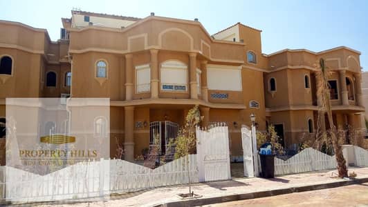 فيلا جاهزه للسكن للبيع بعداد مياه و كهرباء و وصله غاز طبيعي بمقدم 10% باقل من سعر الماركت في القاهره الجديده