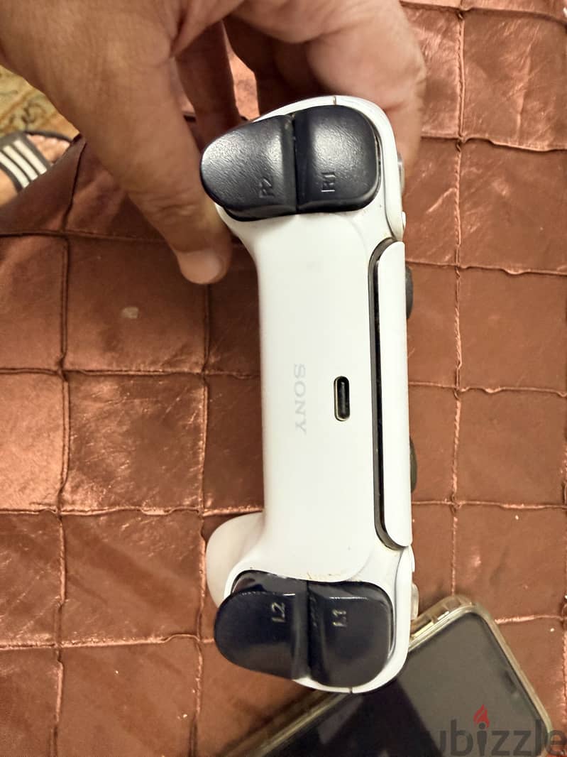 PS5 controller 1