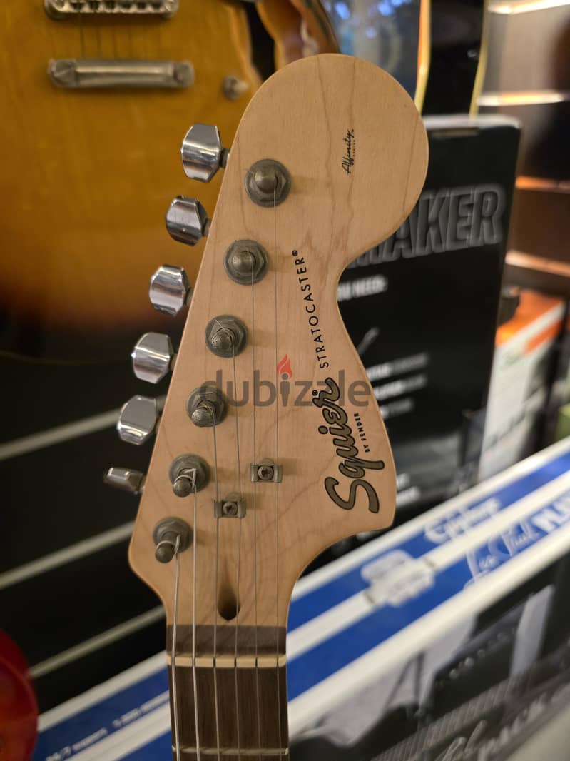 Fender Squeir Affinity silver strat 2