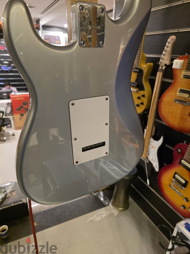 Fender Squeir Affinity silver strat 3