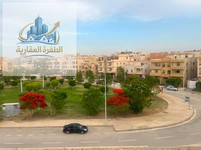 شقه للبيع فى فيلات النرجس الفيوحديقه سوبر لوكس بسعرلقطه من ناحية المساحه والموقع