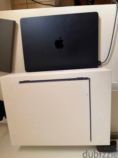 Macbook air -13 Inch - Like new